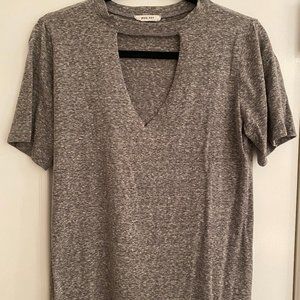 V-neck t-shirt